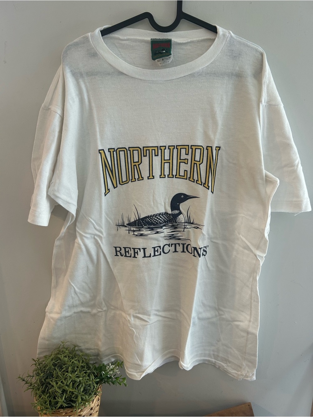 vintage Northern Reflections Classic Loon Logo on Lake Graphic T-Shirt White XL